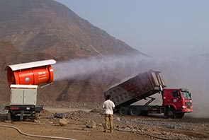 移動式噴霧機在四川金沙江施工現場作業